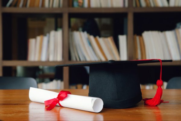 嘉理证券 全球博士过剩？《自然》杂志：博士毕业生数量激增，远超学术界岗位所需